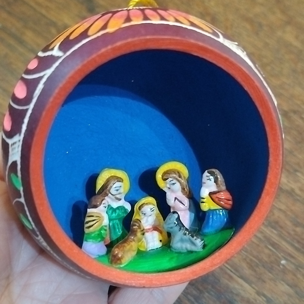 Peruvian gourd ornament. D20SC.5